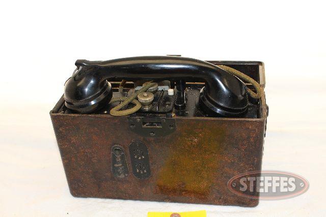 German Nazi Bakelite-Cavinite field phone_1.jpg